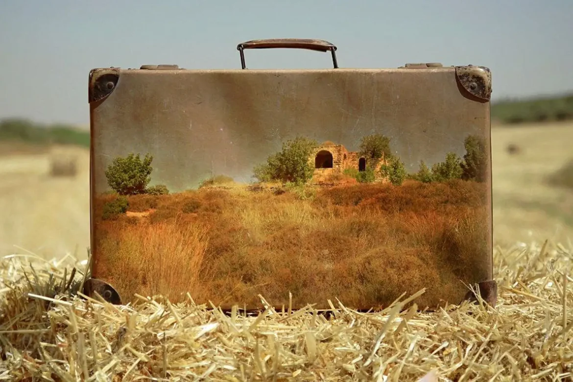 Creative Luggage Painting Ideas to Transform Your Suitcases Creative Luggage Painting Ideas to Transform Your Suitcases