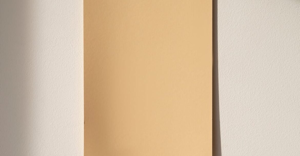 wall-art-inspo-for-small-spaces-15998611f7680c0b90bbc5028c8a3b86